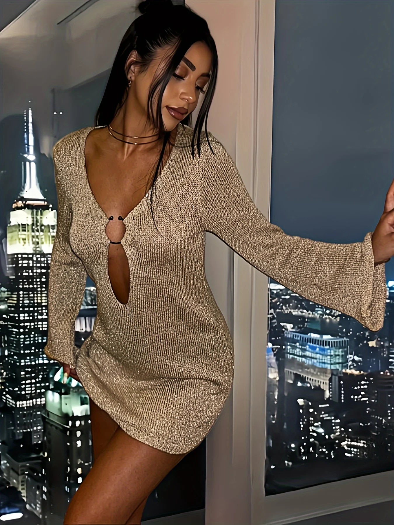 Short knit dress with V-neckline – wide sleeves, slim fit, autumn/winter